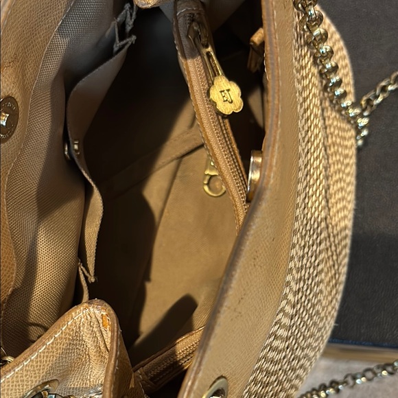 Eric Javits Tan and Gold Shoulder Bag with Chain Strap - Picture 7 of 9